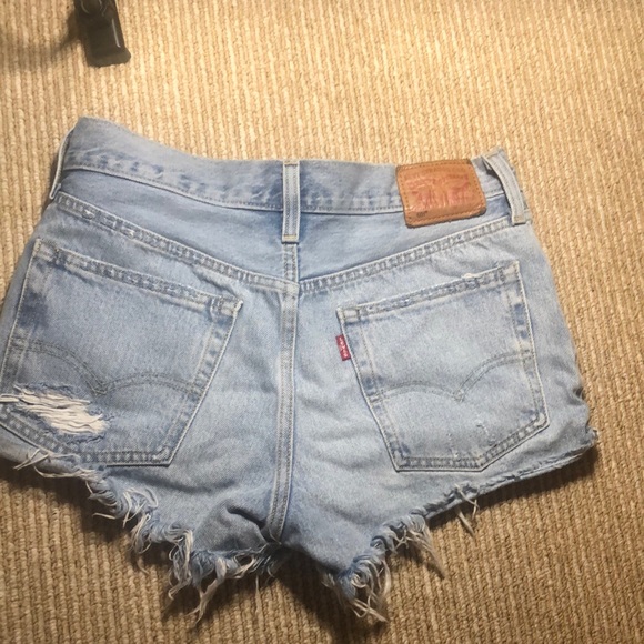 W27 Levi’s Denim Shorts - Picture 2 of 3